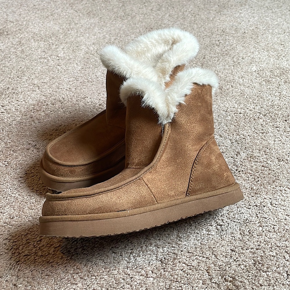 AE boots Size 7 NWT
